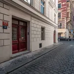 Pronajměte si 1 ložnic/e byt o rozloze 72 m² v Prague