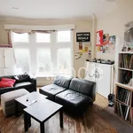 Rent 3 bedroom flat in Hyde Park