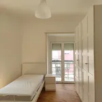 Rent a room of 120 m² in Amadora