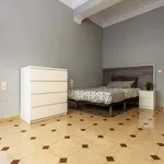 Rent a room of 175 m² in Valencia