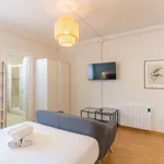 Rent 1 bedroom apartment of 35 m² in Barcelona