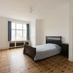 Maison de 550 m² avec 7 chambre(s) en location à Ixelles