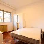 Rent a room of 275 m² in madrid