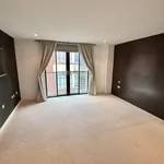 Rent 3 bedroom flat in East Midlands