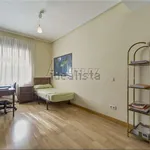 Rent a room of 200 m² in madrid