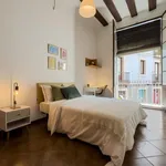 Rent 4 bedroom apartment in Barcelona