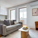 Rent 2 bedroom apartment of 764 m² in Lisbon