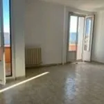 Appartement de 69 m² avec 4 chambre(s) en location à Marseille