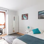 Rent 4 bedroom apartment in Paris