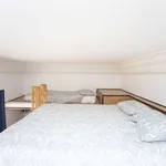 Rent a room of 150 m² in lisbon