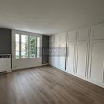 Rent 5 bedroom apartment of 212 m² in Versailles