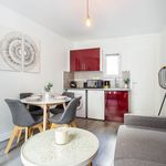 Rent 2 bedroom apartment of 35 m² in Paris