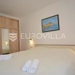 Rent 1 bedroom apartment of 54 m² in Rovinj