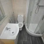 Rent 5 bedroom flat in Leeds