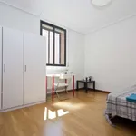 Rent a room of 210 m² in madrid