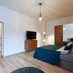 Miete 4 Schlafzimmer wohnung von 21 m² in Frankfurt