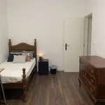 Rent a room of 100 m² in lisbon