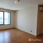 Rent 4 bedroom apartment of 303 m² in Bangkok