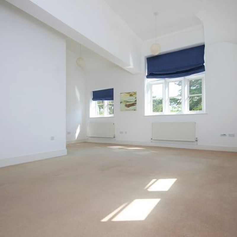 Flat to rent in Lavender Close, Leatherhead KT22
