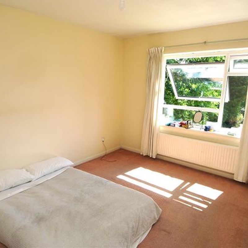 Flat to rent in Oatlands Drive, Weybridge KT13