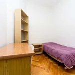 Rent a room of 220 m² in madrid