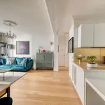 Rent 1 bedroom apartment of 689 m² in Paris