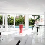 Rent 4 bedroom house of 240 m² in Marbella