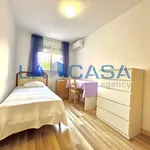 Alquilo 4 dormitorio apartamento de 80 m² en Sevilla