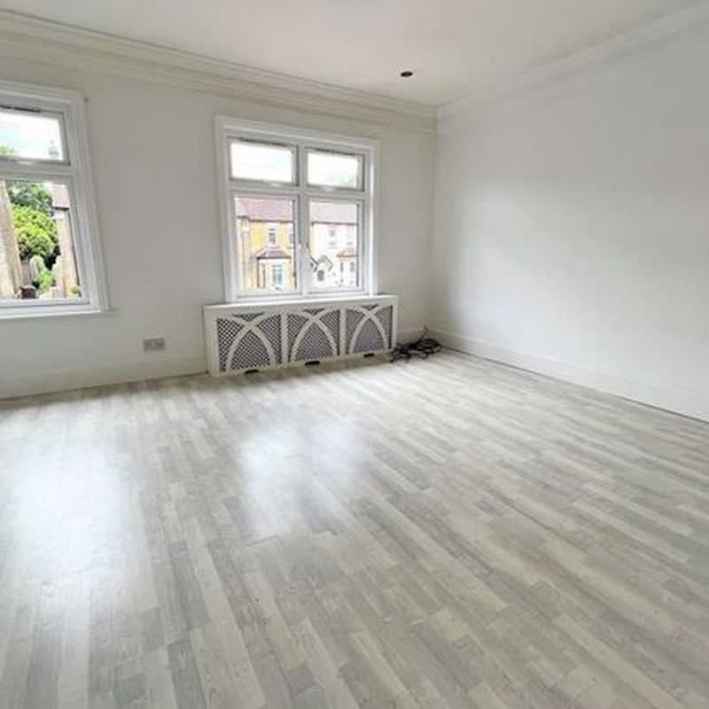 Flat to rent in Ongar Road, Brentwood CM15