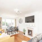 Rent 3 bedroom flat of 1195 m² in Leeds