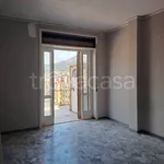 Affitto 4 camera appartamento di 100 m² in Salerno