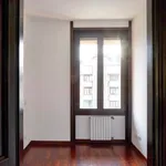 Rent 5 bedroom apartment of 208 m² in MILANO