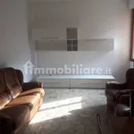 Affitto 5 camera appartamento di 100 m² in Bologna