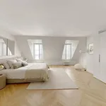 Rent 6 bedroom apartment of 212 m² in Paris