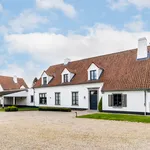 Maison de 679 m² avec 5 chambre(s) en location à Walloon Brabant