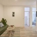 Rent a room of 100 m² in lisbon