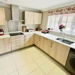 Rent 4 bedroom flat in South East England