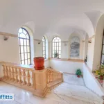 Rent 6 bedroom apartment of 301 m² in Rome