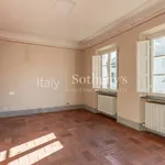 Rent 16 bedroom apartment of 525 m² in Lucca