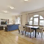 Pronajměte si 4 ložnic/e byt o rozloze 150 m² v Prague