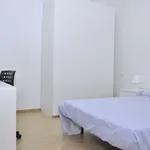 Rent a room of 77 m² in Barcelona