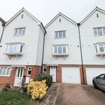 Rent 3 bedroom flat in South East England