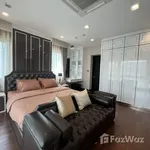 Rent 4 bedroom house of 318 m² in Bangkok