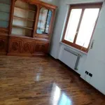 Affitto 6 camera appartamento di 84 m² in Genoa