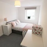 Rent 3 bedroom flat in Leeds