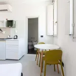 Rent 1 bedroom apartment of 25 m² in Milan