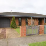 Rent 3 bedroom house of 543 m² in Warrnambool