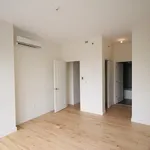 Appartement de 893 m² avec 7 chambre(s) en location à Montreal