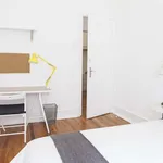 Rent a room of 120 m² in lisbon