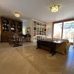 Rent 4 bedroom apartment of 322 m² in Rome